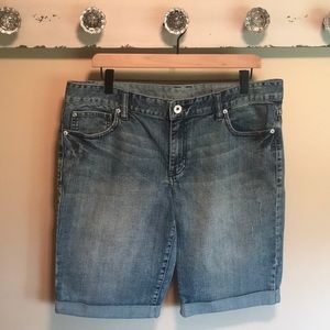 CALVIN KLEIN JEAN SHORTS, SIZE 32/14.